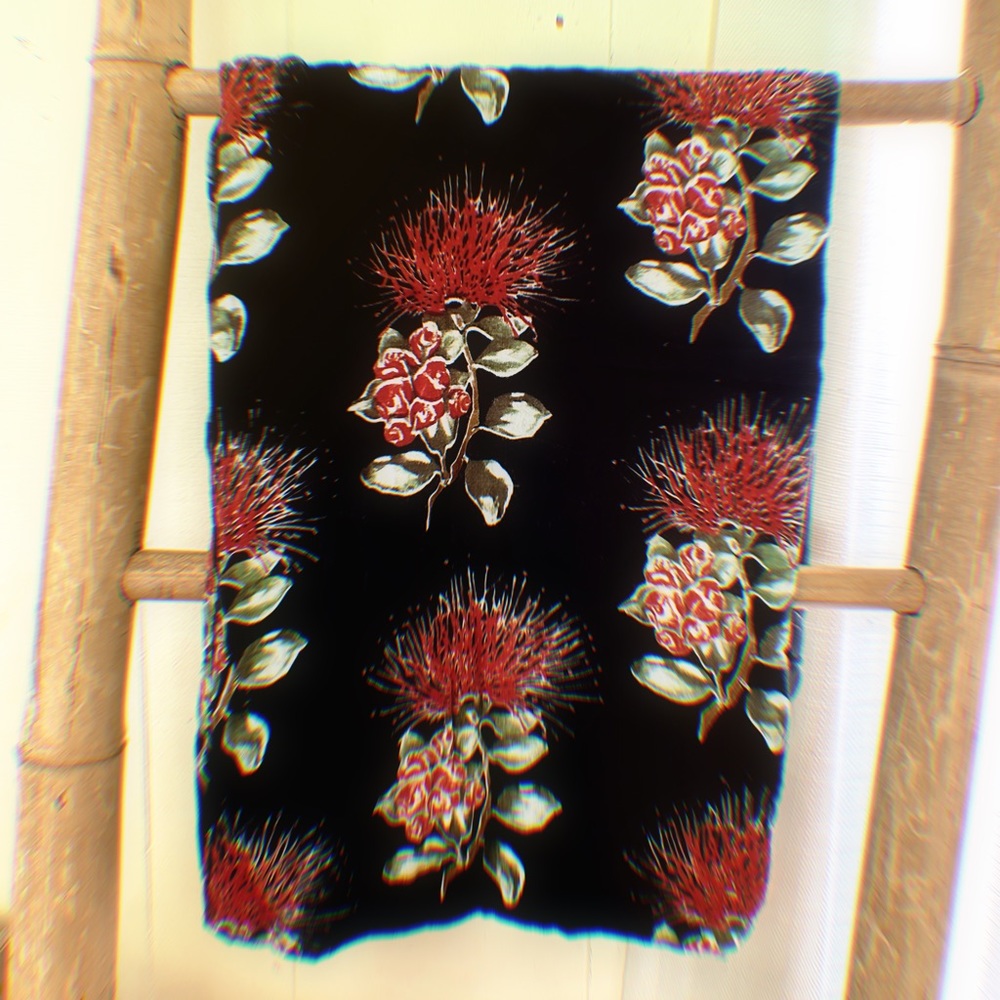 Alohiwai Ohi'a Lehua Lux Pareo (great condition)